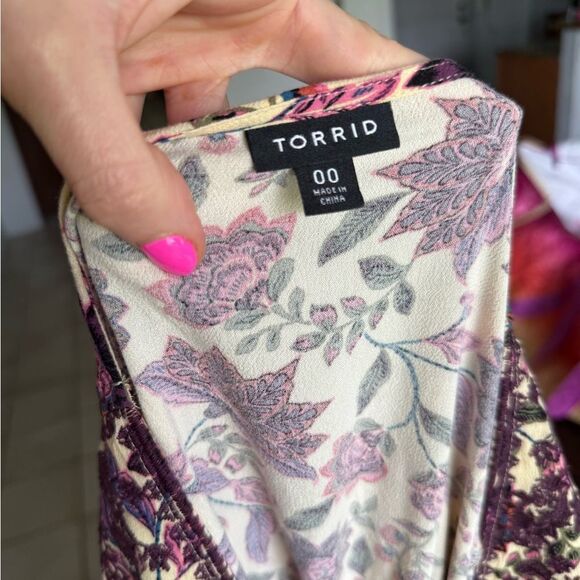 Torrid Floral Babydoll Rayon Crepe Embroidered Lace Up 3/4 Sleeve Plus Size Top - Picture 8 of 9